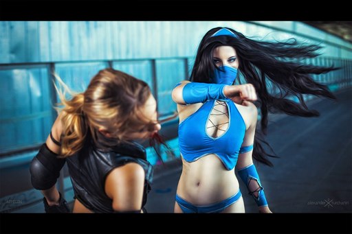 Mortal Kombat - Cosplay Kitana VS Sonya Blade
